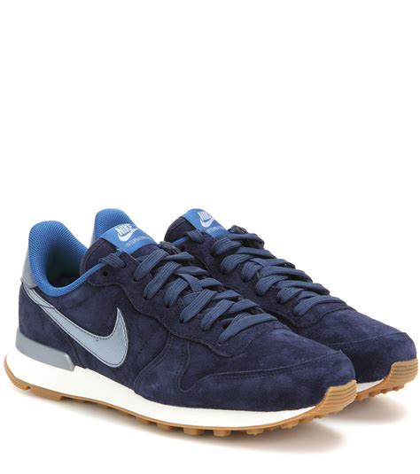 ladies nike suede trainers.